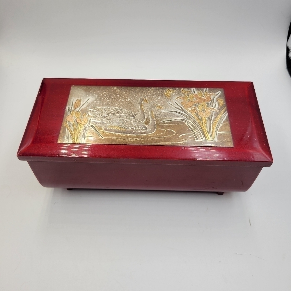 Vintage Art of Chokin by Westland Co. Music Box Swan Plays Evergreen